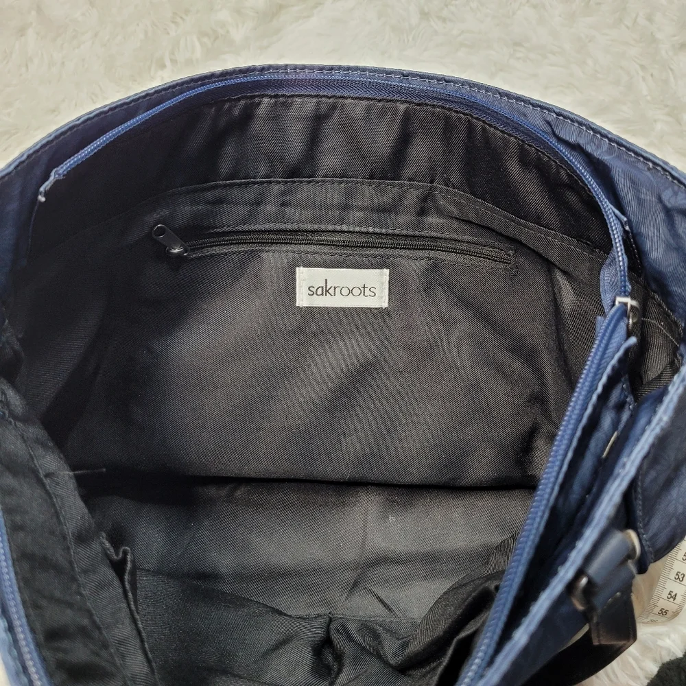 Sakroots shoulder bag. - Picture 5 of 6